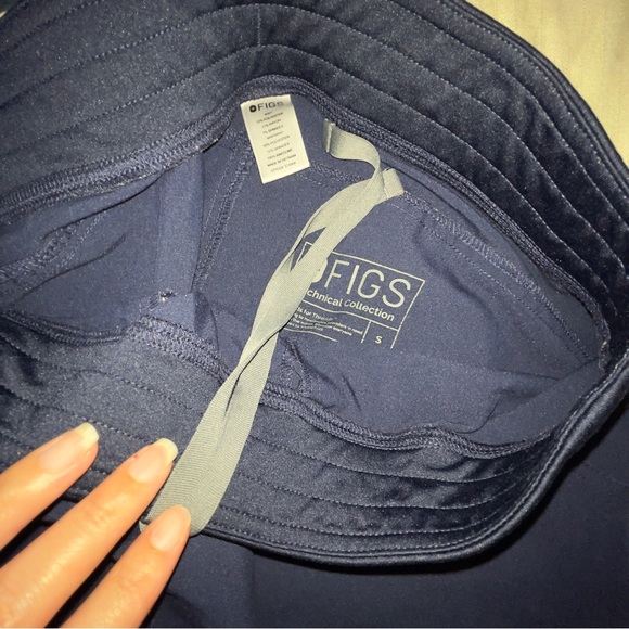 Used women’s small Kade cargo navy scrub pants - Picture 2 of 2